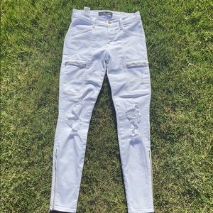 White ripped jeans w/ zippers 🤍